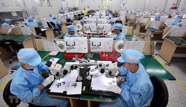 Electronic firms continue to shift investment to Vietnam hinh anh 1