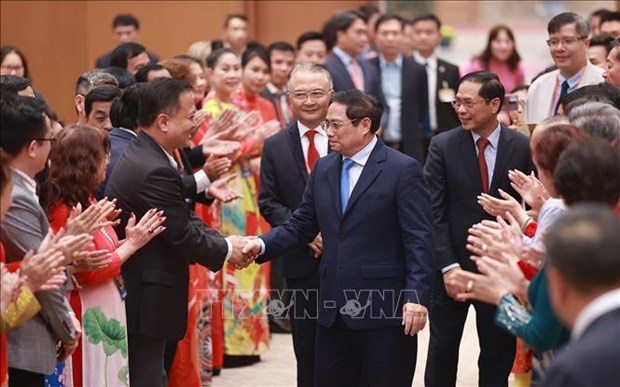 PM calls for OV's efforts to bring Vietnam, world closer hinh anh 1