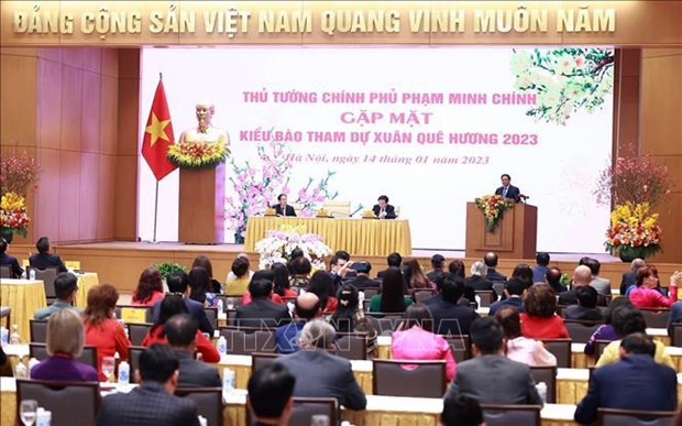 PM calls for OV's efforts to bring Vietnam, world closer hinh anh 2