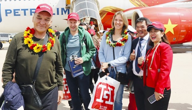 Vietnam targets 8 million foreign tourist arrivals in 2023 hinh anh 1