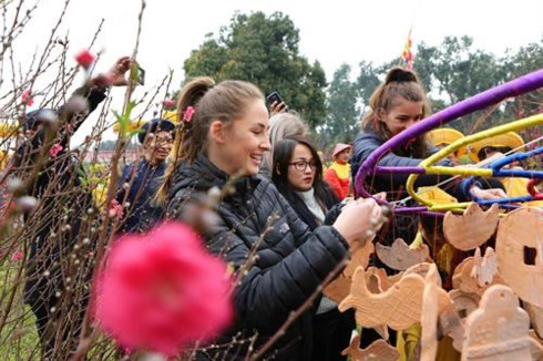 foreigners excited at vietnams traditional new year