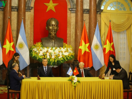 Vietnam, Argentina sign cooperation documents