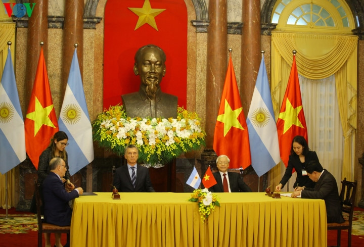 official welcoming ceremony for argentine president