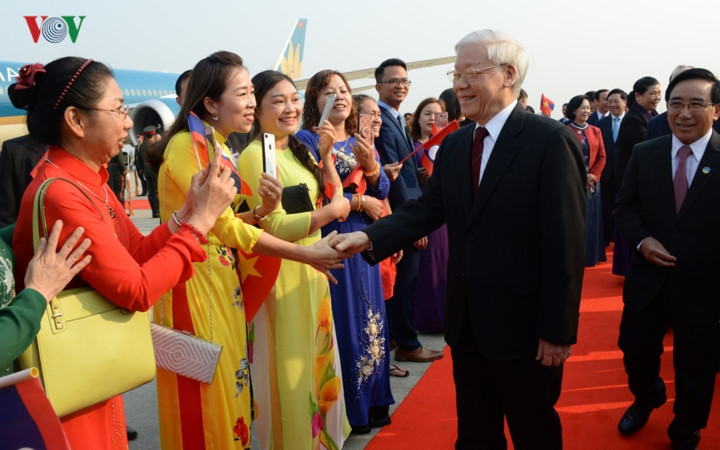 welcome ceremony for vietnamese party state leader in vientiane
