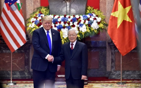 top vietnamese leader welcomes us president donald trump