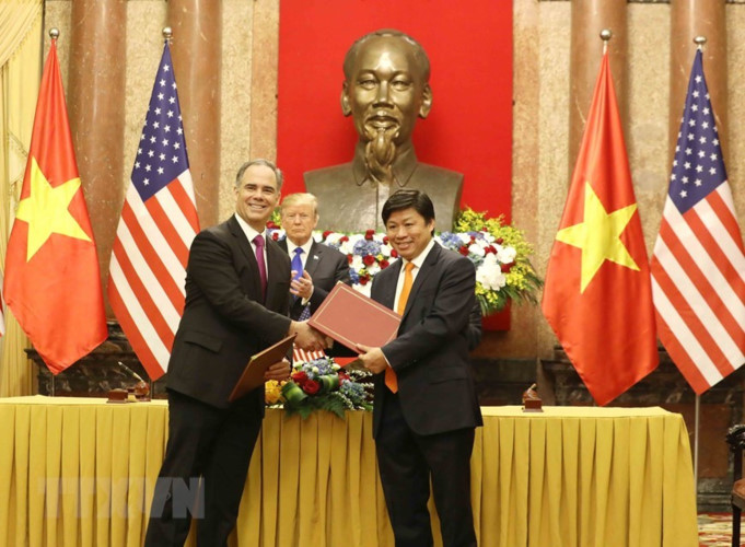 top vietnamese leader welcomes us president donald trump