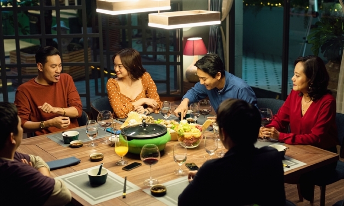 A scene in &quot;Tiệc trăng máu&quot; (Blood Moon Party) by director Nguyen Quang Dung and film producer Phan Gia Nhat Linh is introduced to audiences in late October, 2020