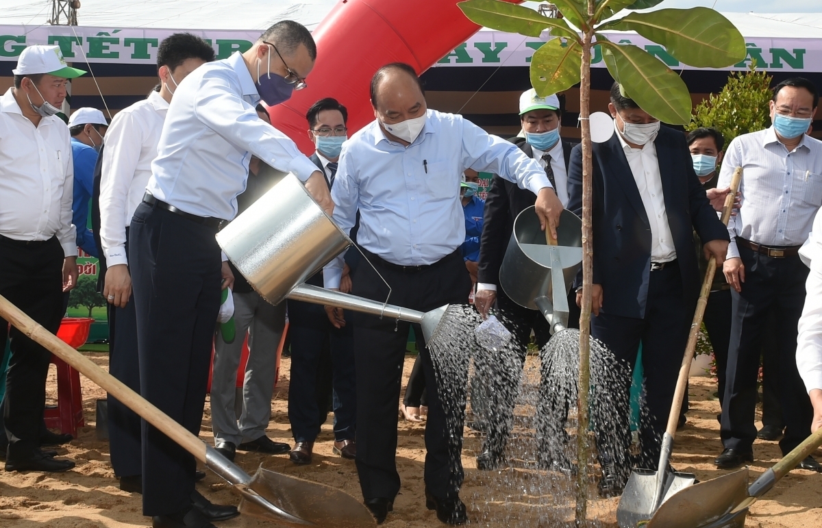 PM Phuc launches tree-planting festival in central province of Phu Yen