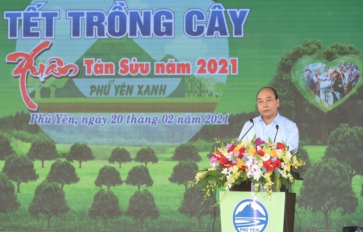 Prime Minister Nguyen Xuan Phuc speaks at the launch of a tree-planting festival in the south-central province of Phu Yen