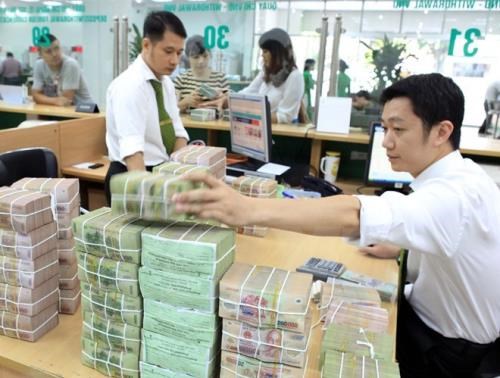 Sixteen banks cut over 21.2 trillion VND for pandemic-hit customers hinh anh 1