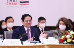 PM attends Vietnam Business Forum"s high-level session