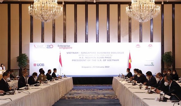 Vietnamese, Singaporean firms sign cooperation deals worth nearly 11 billion USD hinh anh 2
