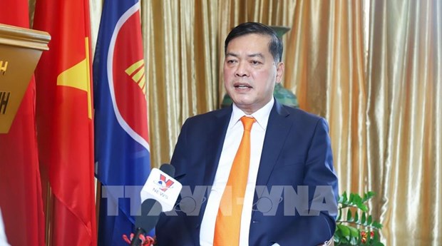 PM’s visit reflects special ties between Vietnam, Singapore: ambassador hinh anh 2