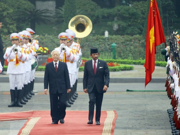 Official welcoming ceremony for Sultan of Brunei in Hanoi