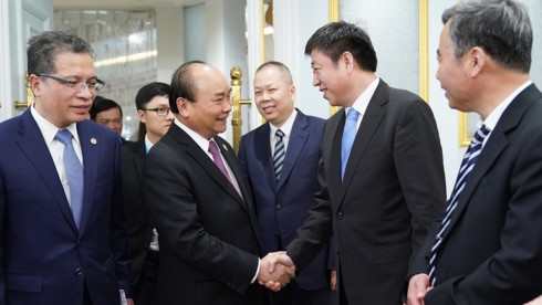 pm phuc pledges best possible conditions for leading chinese businesses