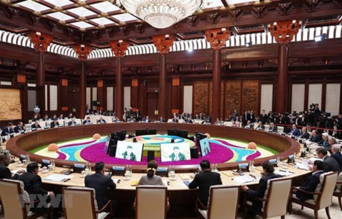 pm attends leaders roundtable meeting of 2nd belt and road forum