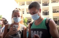 Over 100 foreigners thank Vietnam after 14-day quarantine ends