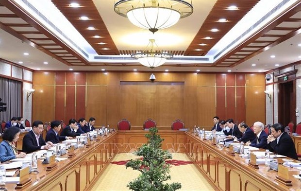 Politburo urges quicker investigations, settlement of serious corruption cases hinh anh 1