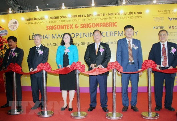 Saigontex 2023 attracts over 1,300 domestic, foreign businesses hinh anh 1