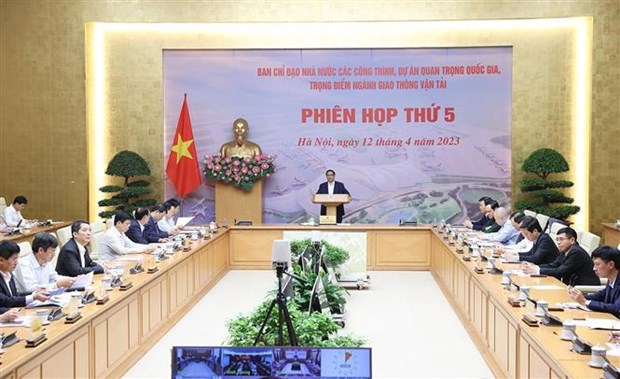 PM urges streamlining administrative procedures, paving way for transport projects hinh anh 2