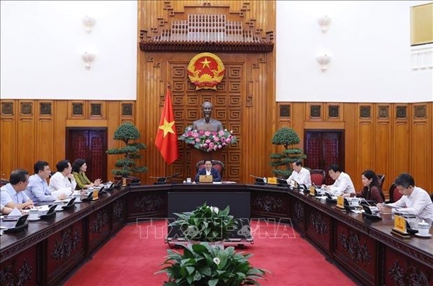PM works with ministries, agencies on finance-banking activities hinh anh 2