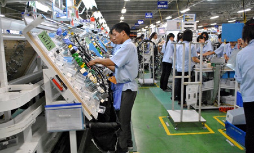 low worker productivity weakens gdp growth in vietnam