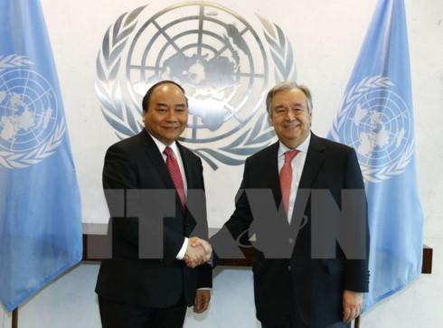 pm nguyen xuan phuc holds talks with un secretary general