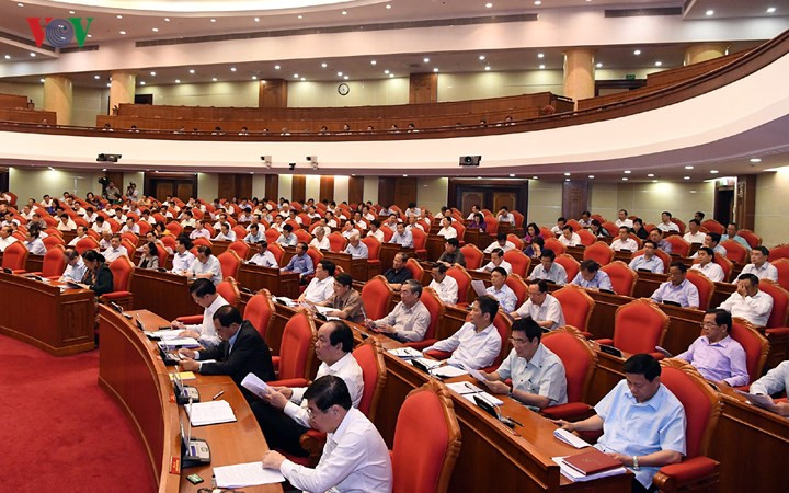 the first two working days of party central committees 7th plenary session