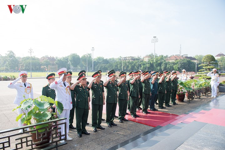 leaders pay tribute to president ho chi minh