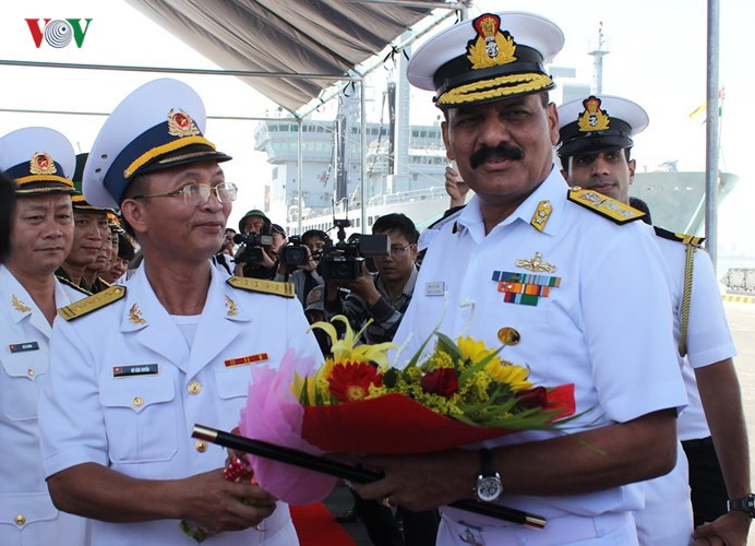 three indian navy vessels danang visit reinforces traditional friendship