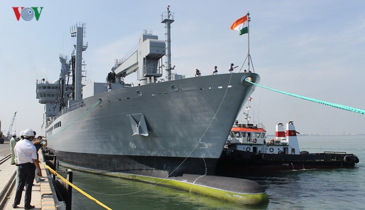 three indian navy vessels danang visit reinforces traditional friendship