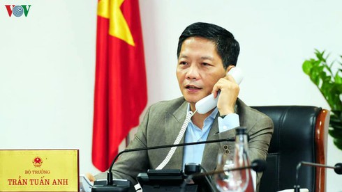 minister discusses economic recovery with asean chief