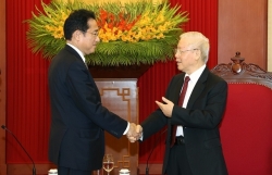 Vietnamese Party Chief, NA Chair meet with Japanese PM