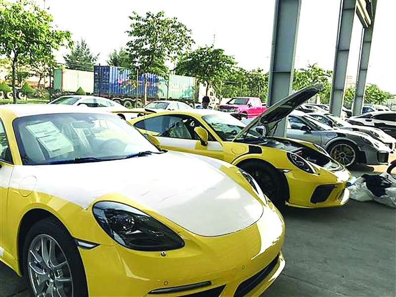 Supercar imported through VICT port in Ho Chi Minh City. Photo: T.H