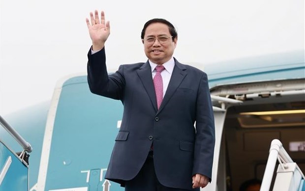 Prime Minister leaves Hanoi for 42nd ASEAN Summit in Indonesia hinh anh 1