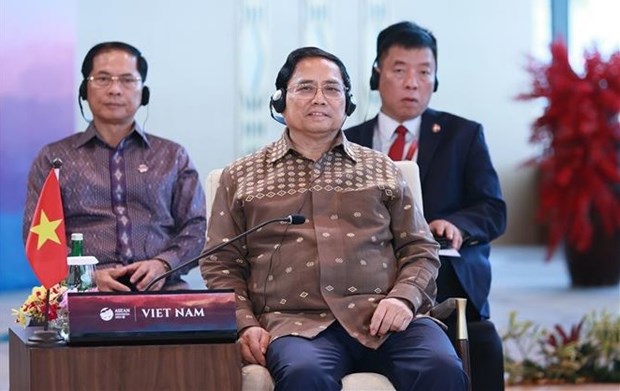 PM attends ASEAN Summit’s retreat, concludes working trip hinh anh 1