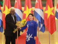 Vietnamese, Cuban top legislators hold talks