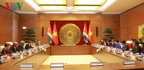 vietnamese cuban top legislators hold talks