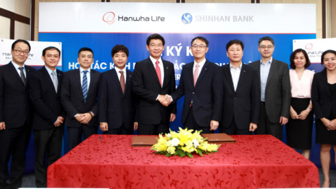 hanwha life vietnam and shinhan bank vietnam sign bancassurance deal