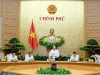 PM Phuc points to insufficient simplification of administrative procedures