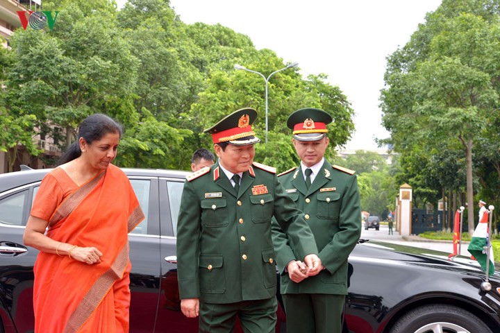 indian defence minister nirmala sitharaman welcomed in vietnam