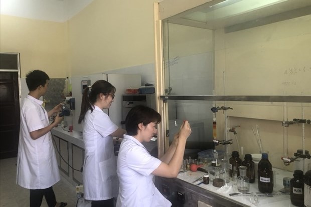 Vietnam successfully synthesises anti-SARS-CoV-2 drug hinh anh 1