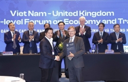 NA Chairman vows favourable conditions for Việt Nam-UK trade ties