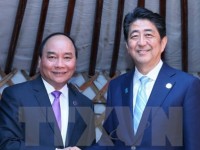 PM Nguyen Xuan Phuc active on ASEM sidelines