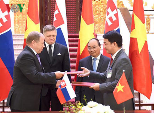 vietnam slovakia examine ways to boost stronger ties