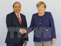 PM Phuc talks with German counterpart