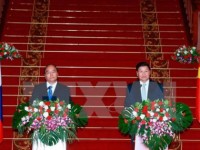 Lao PM urges joint efforts to deepen Vietnam-Laos ties