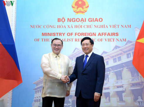 vietnamese philippine fms hold talks