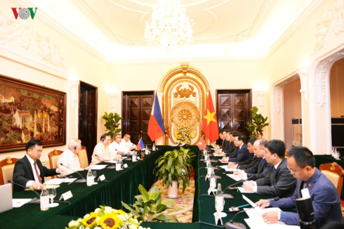 vietnamese philippine fms hold talks