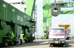 Video: Customs units in key Southern provinces ensure customs clearance amid epidemic outbreak